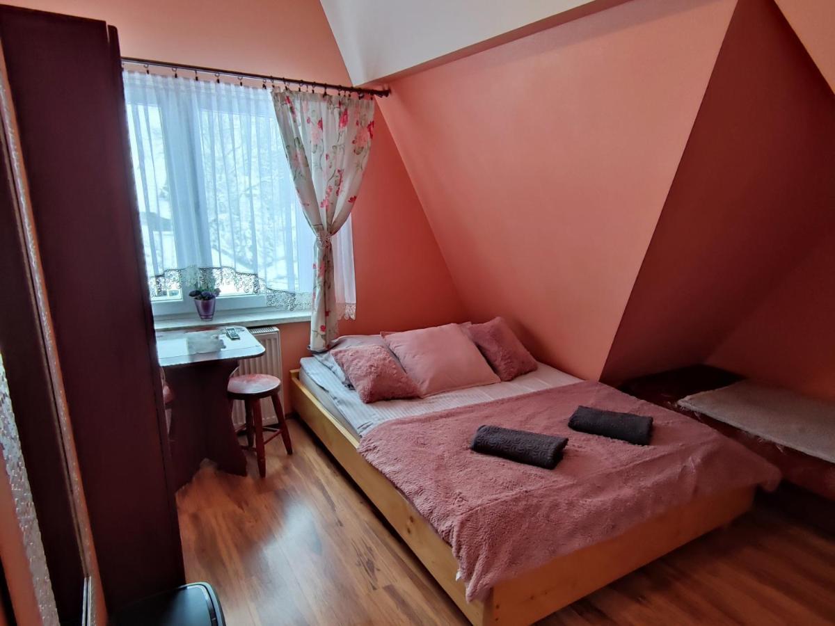 Pokoje I Apartamenty Regionalny Styl Ul Krole 1A Zakopane Room photo